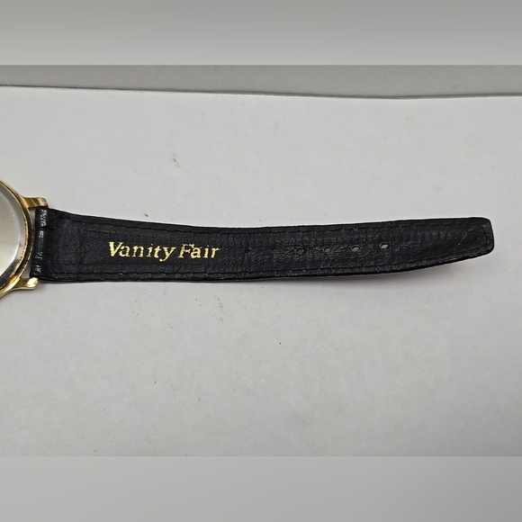 Vintage Gruen Vanity Fair Quartz Watch Black Leather Band VF New Battery - Picture 10 of 11